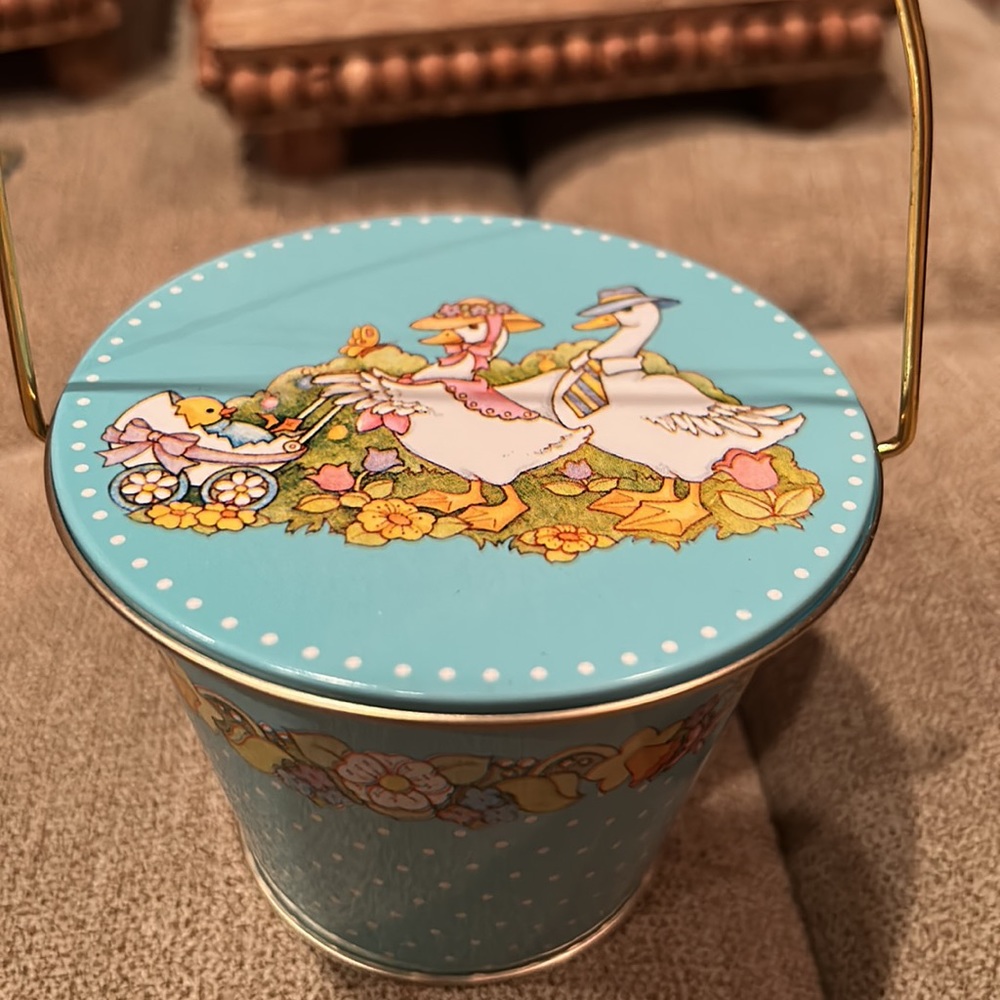 Mama & Papa & Baby Geese flowers small Vintage Covered Spring Time Pail - Picture 5 of 12